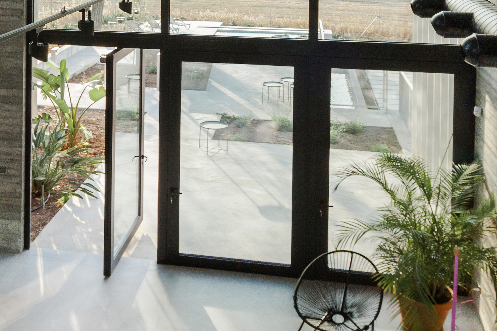 MU2075 Pivot Door & Aller Retour 