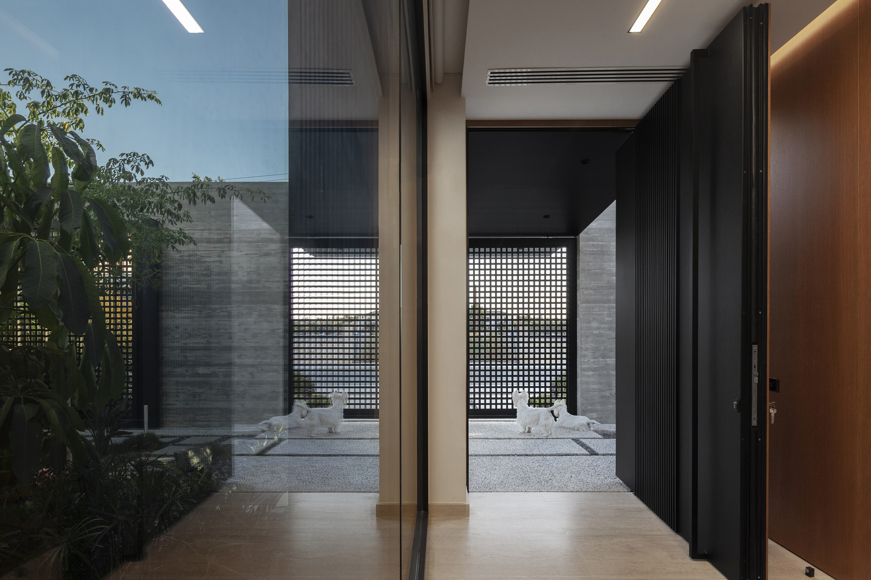 MU2075 Pivot Door & Aller Retour 
