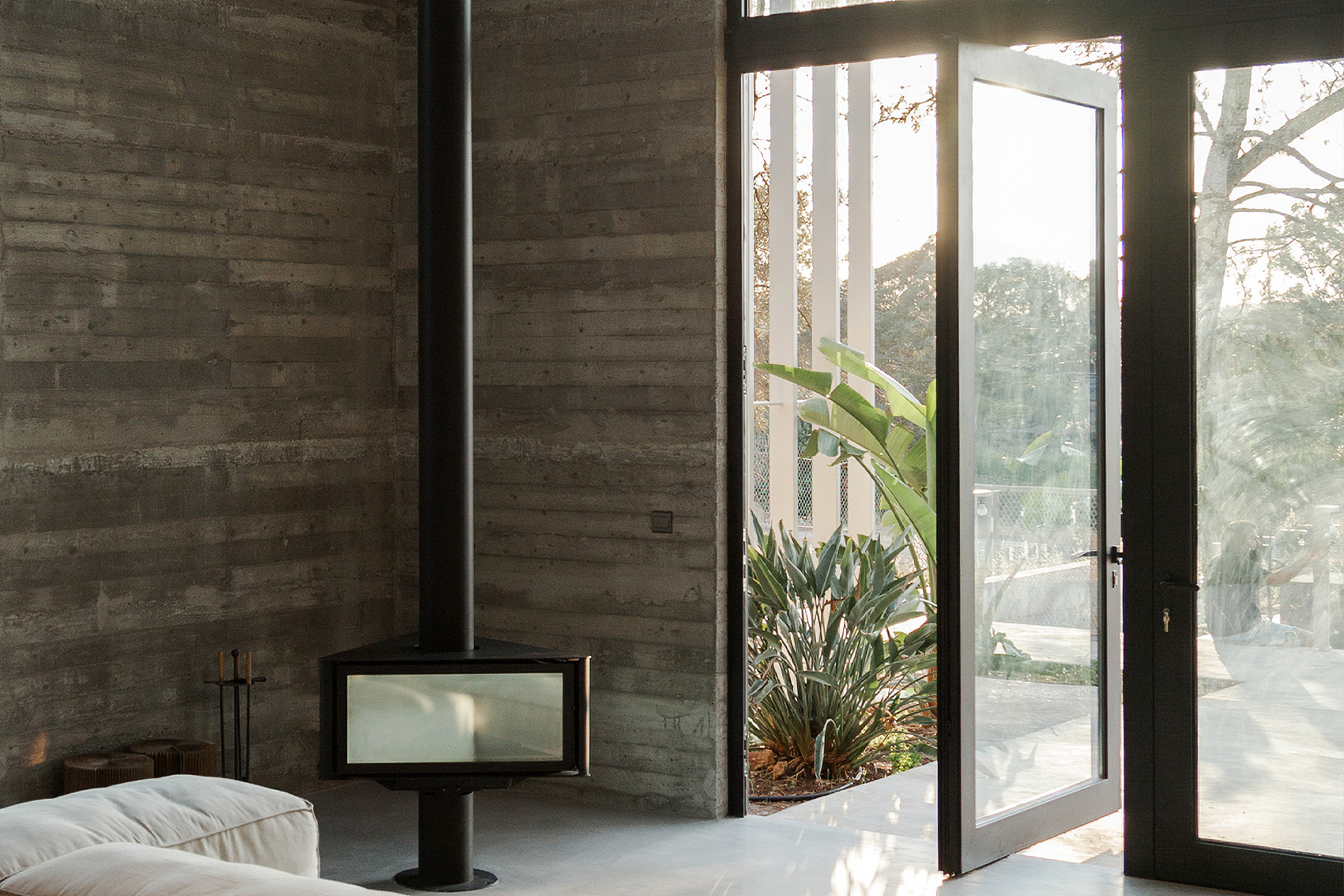 MU2075 Pivot Door & Aller Retour 